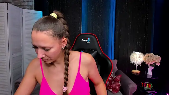 Snapshot of SarahCoksss chatting on November 9, 12:03 pm SarahCoksss online show from November 9, 12:03 pm