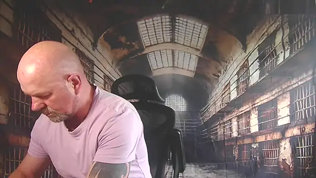 Snapshot of ManlyPrisonGuy chatting on June 1, 9:11 am ManlyPrisonGuy online show from June 1, 9:11 am