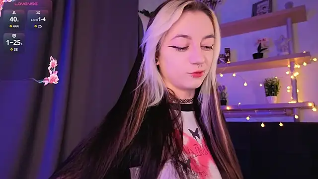 Snapshot of TristaRoht chatting on June 13, 3:21 pm TristaRoht online show from June 13, 3:21 pm