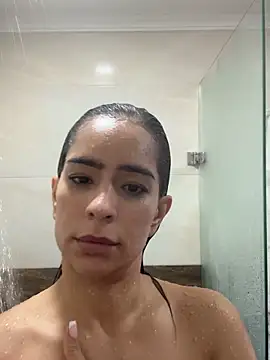 Snapshot of Mau_White chatting on May 11, 2:23 pm Mau White online show from May 11, 2:23 pm