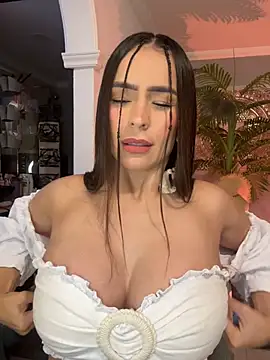 Snapshot of Mau_White chatting on June 21, 1:30 am Mau White online show from June 21, 1:30 am