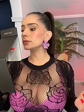 Snapshot of Mau_White chatting on June 21, 7:05 pm Mau White online show from June 21, 7:05 pm