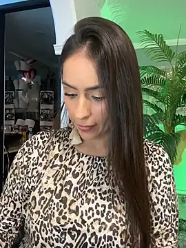 Snapshot of Mau_White chatting on July 3, 1:01 am Mau White online show from July 3, 1:01 am