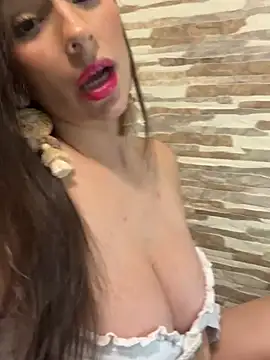 Snapshot of Mau_White chatting on July 12, 3:41 am Mau White online show from July 12, 3:41 am