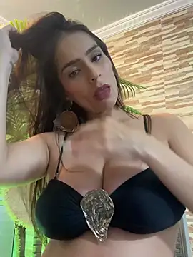 Snapshot of Mau_White chatting on July 22, 10:01 pm Mau White online show from July 22, 10:01 pm