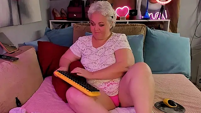 ShannaKingson online show from August 5, 9:12 am