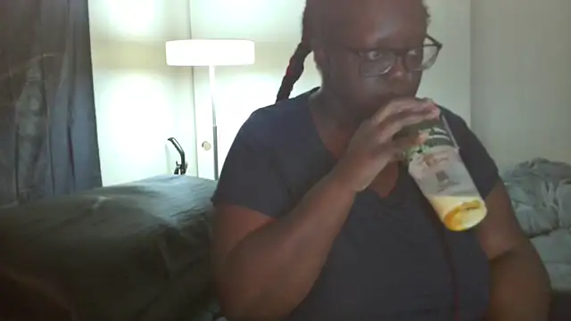 Snapshot of Yagurl__west chatting on January 11, 11:56 pm Yagurl west online show from January 11, 11:56 pm