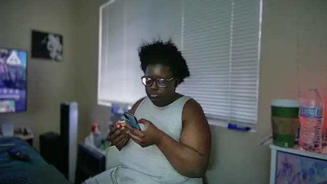 Snapshot of Yagurl__west chatting on February 6, 10:21 pm Yagurl west online show from February 6, 10:21 pm