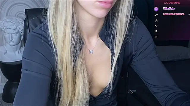 Snapshot of viviann_evans chatting on September 11, 1:06 am viviann evans online show from September 11, 1:06 am