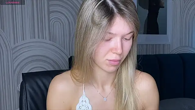 Snapshot of viviann_evans chatting on September 16, 1:06 am viviann evans online show from September 16, 1:06 am