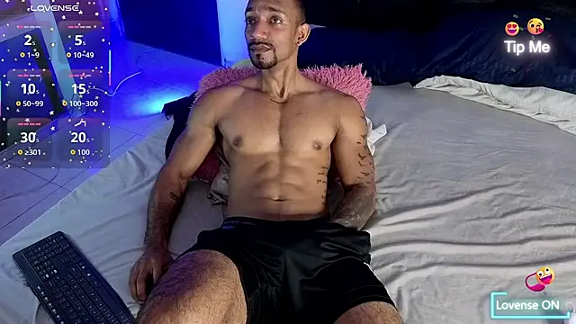 Snapshot of Manolo_Hot1 chatting on July 3, 5:08 pm Manolo Hot1 online show from July 3, 5:08 pm