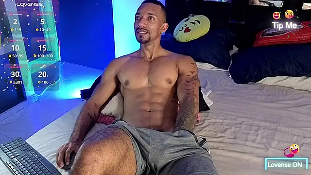 Snapshot of Manolo_Hot1 chatting on July 10, 8:00 pm Manolo Hot1 online show from July 10, 8:00 pm