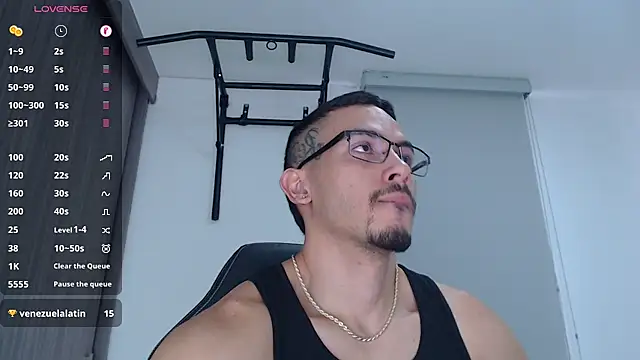 russthiago online show from December 9, 4:47 pm