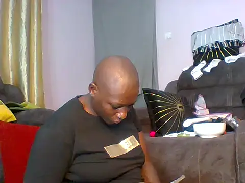 Snapshot of Poisonous_Ivy chatting on December 19, 6:12 pm Poisonous Ivy online show from December 19, 6:12 pm