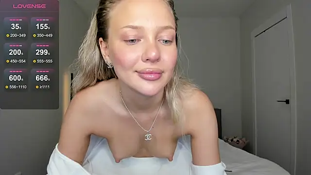 Snapshot of sarahphyllis chatting on June 6, 9:08 pm sarahphyllis online show from June 6, 9:08 pm