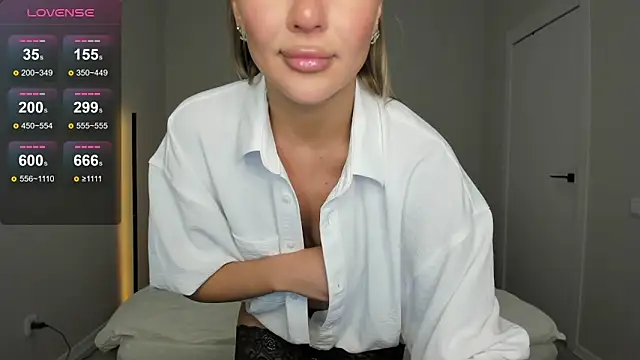 Snapshot of sarahphyllis chatting on June 8, 9:48 pm sarahphyllis online show from June 8, 9:48 pm