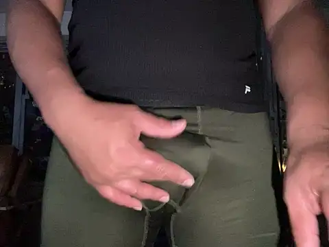 Snapshot of ThickDick_Daddy chatting on May 18, 5:57 am ThickDick Daddy online show from May 18, 5:57 am