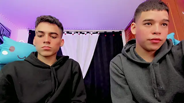 Snapshot of jake_and_joaquin chatting on December 8, 11:46 am jake and joaquin online show from December 8, 11:46 am