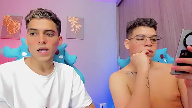 Snapshot of jake_and_joaquin chatting on February 28, 9:15 am jake and joaquin online show from February 28, 9:15 am