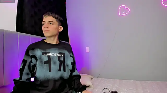 Snapshot of jake_and_joaquin chatting on March 22, 3:41 am jake and joaquin online show from March 22, 3:41 am