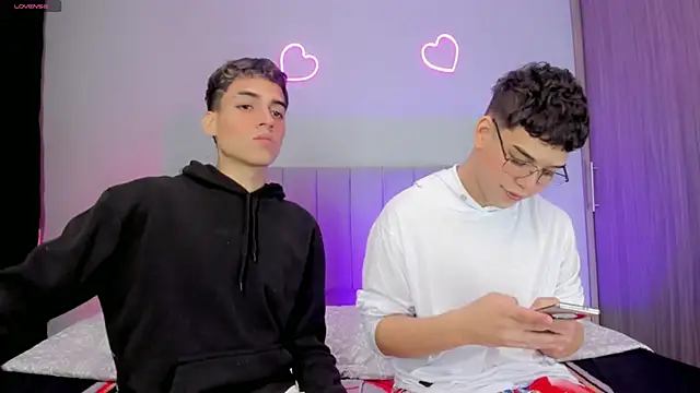 Snapshot of jake_and_joaquin chatting on March 22, 11:53 pm jake and joaquin online show from March 22, 11:53 pm