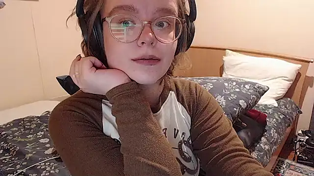 Snapshot of Chmiri_cb chatting on November 22, 1:43 pm Chmiri cb online show from November 22, 1:43 pm