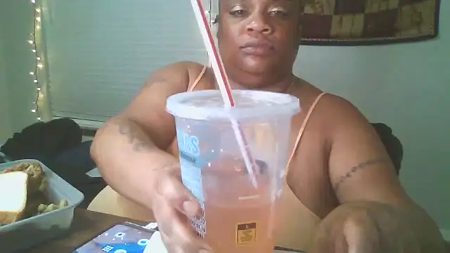 Snapshot of NaughtyHottieBBW chatting on May 16, 12:40 am NaughtyHottieBBW online show from May 16, 12:40 am
