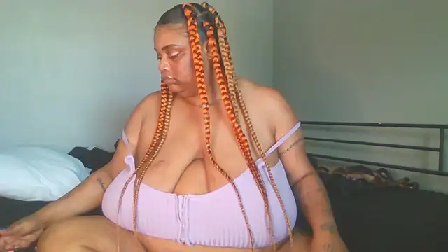 Snapshot of NaughtyHottieBBW chatting on June 9, 8:42 pm NaughtyHottieBBW online show from June 9, 8:42 pm
