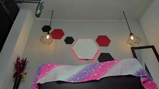 Snapshot of martinaclark chatting on December 15, 11:47 am martinaclark online show from December 15, 11:47 am