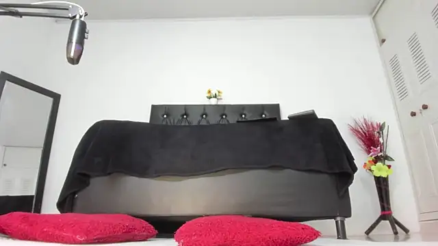 Snapshot of martinaclark chatting on May 15, 11:56 pm martinaclark online show from May 15, 11:56 pm