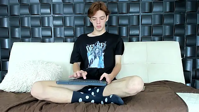 Snapshot of daniel_hot03 chatting on March 16, 1:17 pm daniel hot03 online show from March 16, 1:17 pm