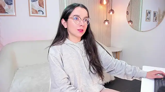 Snapshot of ana_ev chatting on December 3, 10:46 am ana ev online show from December 3, 10:46 am