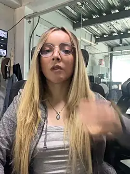 Snapshot of ana_ev chatting on July 12, 6:10 pm ana ev online show from July 12, 6:10 pm