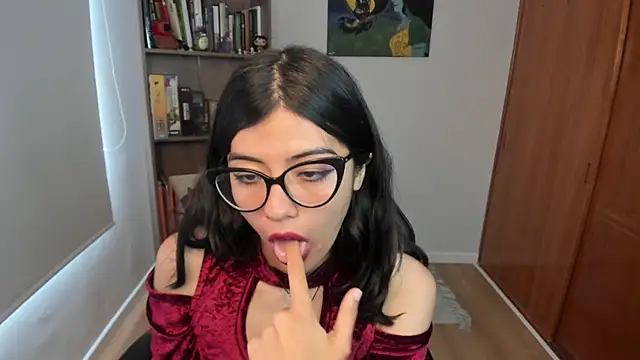 valerie  skyy online show from December 15, 1:26 pm