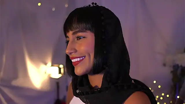 Snapshot of JulietaWinona chatting on December 5, 10:23 pm JulietaWinona online show from December 5, 10:23 pm