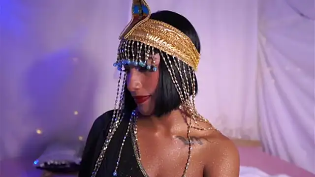 Snapshot of JulietaWinona chatting on October 31, 11:06 pm JulietaWinona online show from October 31, 11:06 pm