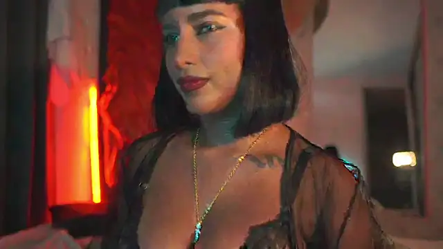 Snapshot of JulietaWinona chatting on March 13, 9:32 pm JulietaWinona online show from March 13, 9:32 pm