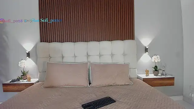 Snapshot of sofi_potter_ chatting on January 8, 4:20 pm sofi potter online show from January 8, 4:20 pm