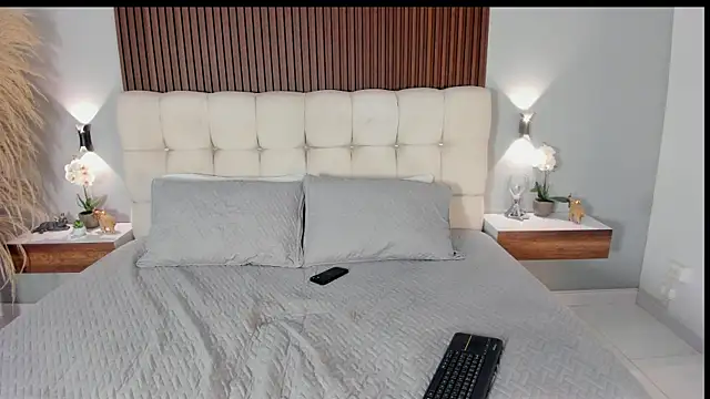 Snapshot of sofi_potter_ chatting on February 4, 5:41 pm sofi potter online show from February 4, 5:41 pm