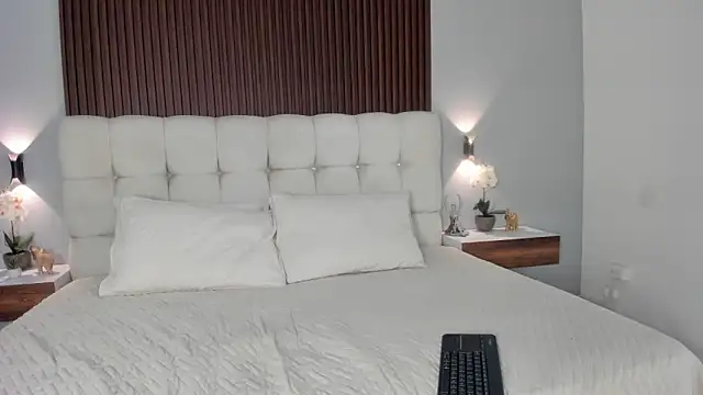 Snapshot of sofi_potter_ chatting on March 7, 9:23 pm sofi potter online show from March 7, 9:23 pm