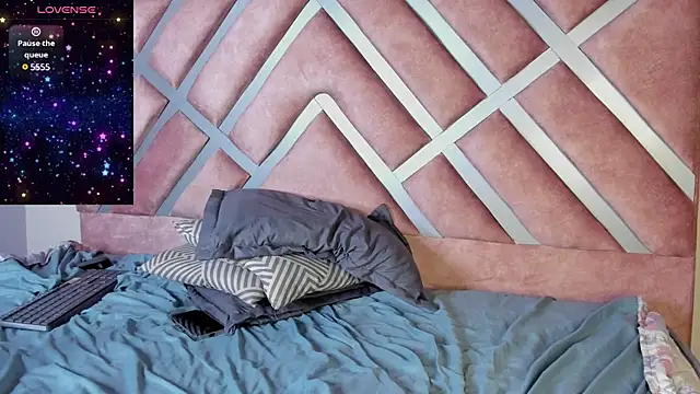 pamela anderson  online show from December 28, 6:17 am