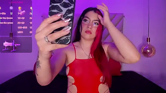 Snapshot of EmmaSwift_ chatting on October 28, 2:48 am EmmaSwift online show from October 28, 2:48 am