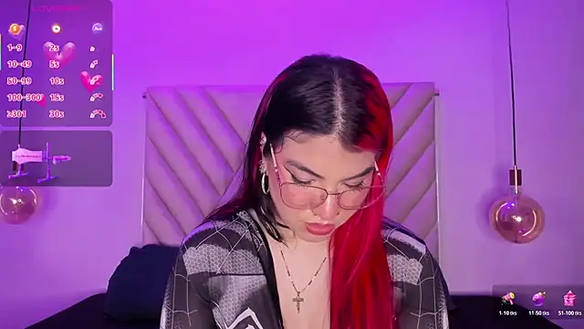 Snapshot of EmmaSwift_ chatting on October 29, 2:36 am EmmaSwift online show from October 29, 2:36 am