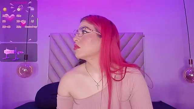 EmmaSwift  online show from November 11, 2:33 am