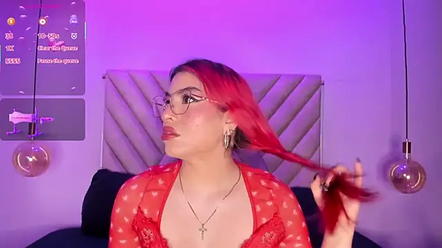 Snapshot of EmmaSwift_ chatting on November 21, 1:48 am EmmaSwift online show from November 21, 1:48 am