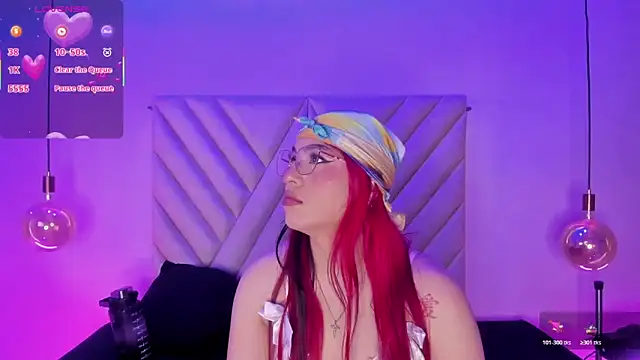 Snapshot of EmmaSwift_ chatting on December 4, 3:27 am EmmaSwift online show from December 4, 3:27 am