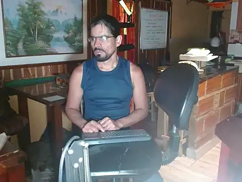 Snapshot of Dr_Pocholate84 chatting on May 15, 11:34 pm Dr Pocholate84 online show from May 15, 11:34 pm