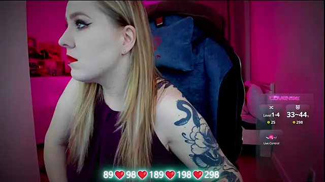 Olivia Munk online show from November 11, 4:56 am