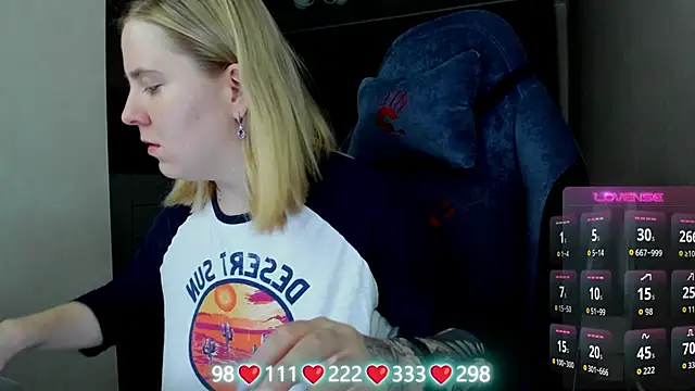 Snapshot of Olivia_Munk chatting on May 5, 3:58 am Olivia Munk online show from May 5, 3:58 am
