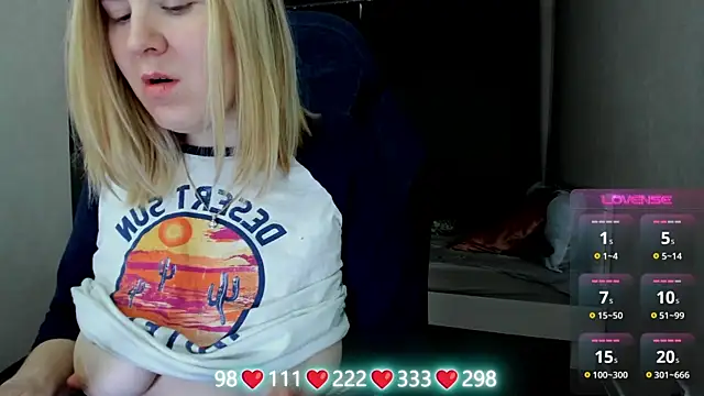 Snapshot of Olivia_Munk chatting on May 7, 7:47 am Olivia Munk online show from May 7, 7:47 am